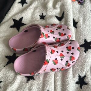 strawberry crocs